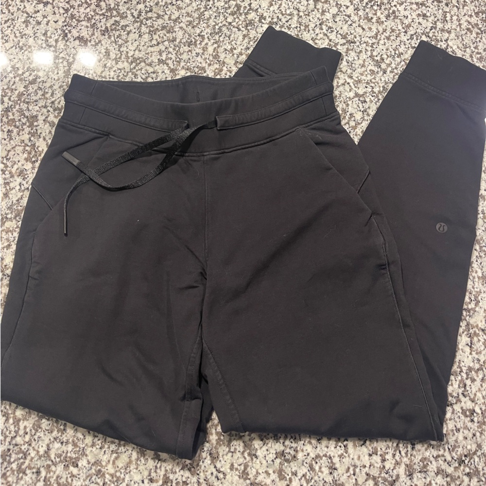 Lululemon black joggers